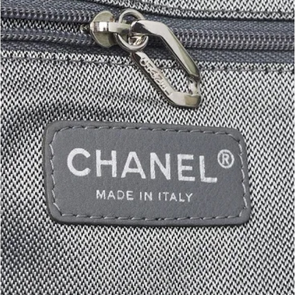 AuthenticCHANEL
Light Green Quilted Lambskin Leather Mademoiselle Giant Tote Bag - Picture 12 of 14